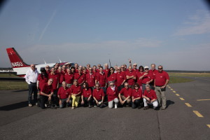Uczestnicy rajdu lotniczego AOPA FLY OUT POLAND 2014 na płycie lotniska w Toruniu